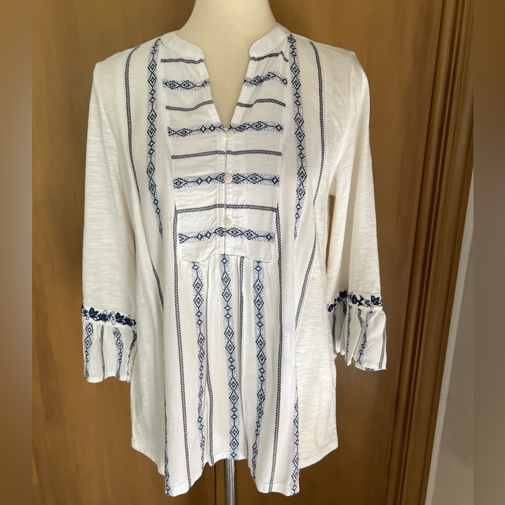 JJill knit 3/4 bell sleeve top, notch neck, embroidered, small, NWT